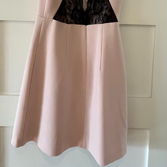 Light pink dress size 0 - lovely black lace detail on back LIKE NEW - Picture 5 of 5